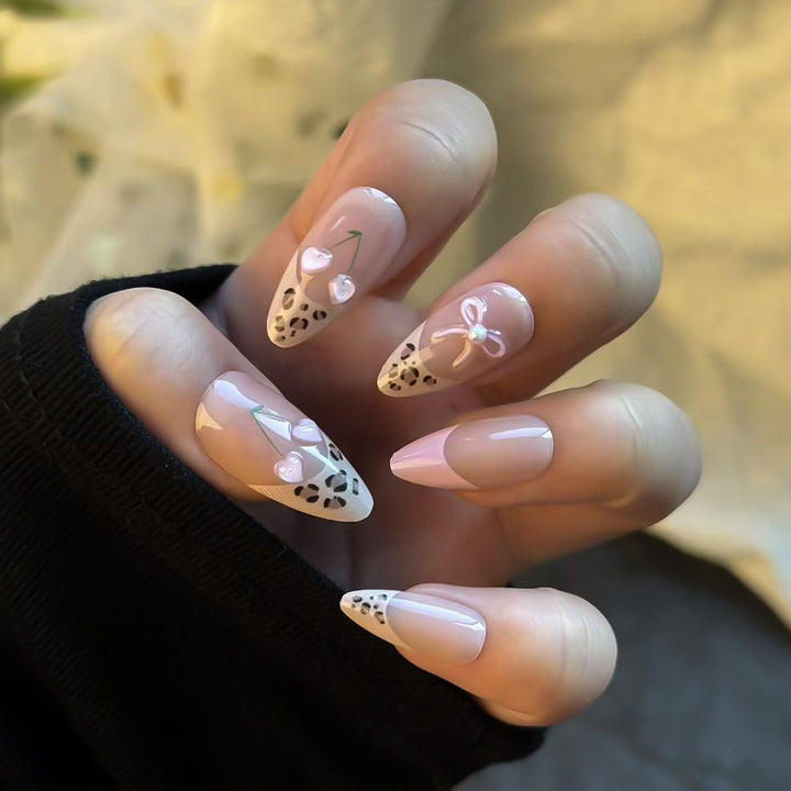 Künstlerisches Press-On Nageldesign-Set Karnz