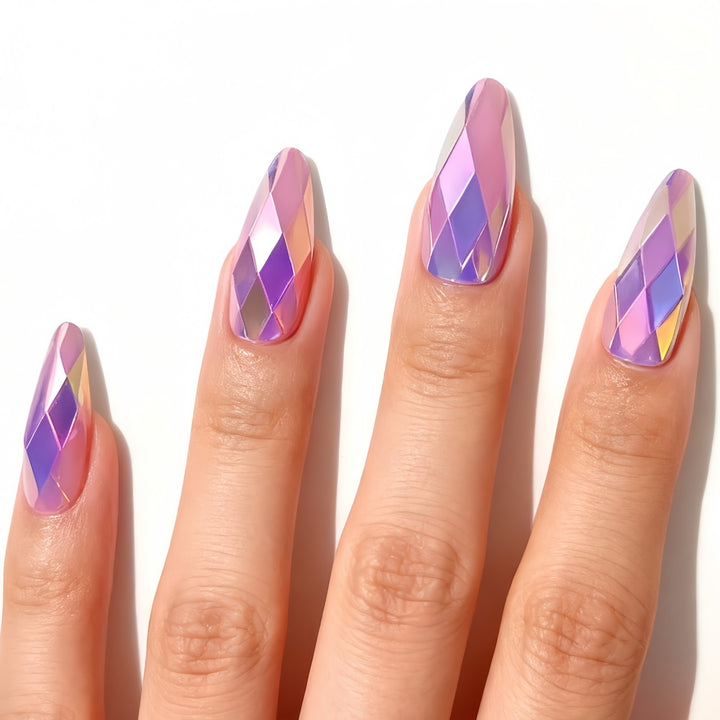 Kunstnägel mit Facettiertem Design Karnz