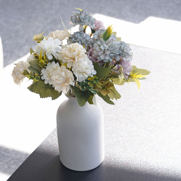 Dekorativer künstlicher Blumenstrauß