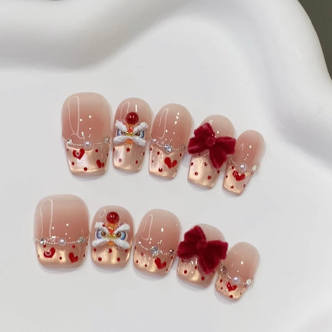 Kreative Kunstnägel mit Blumen- und Fruchtmotiven Karnz