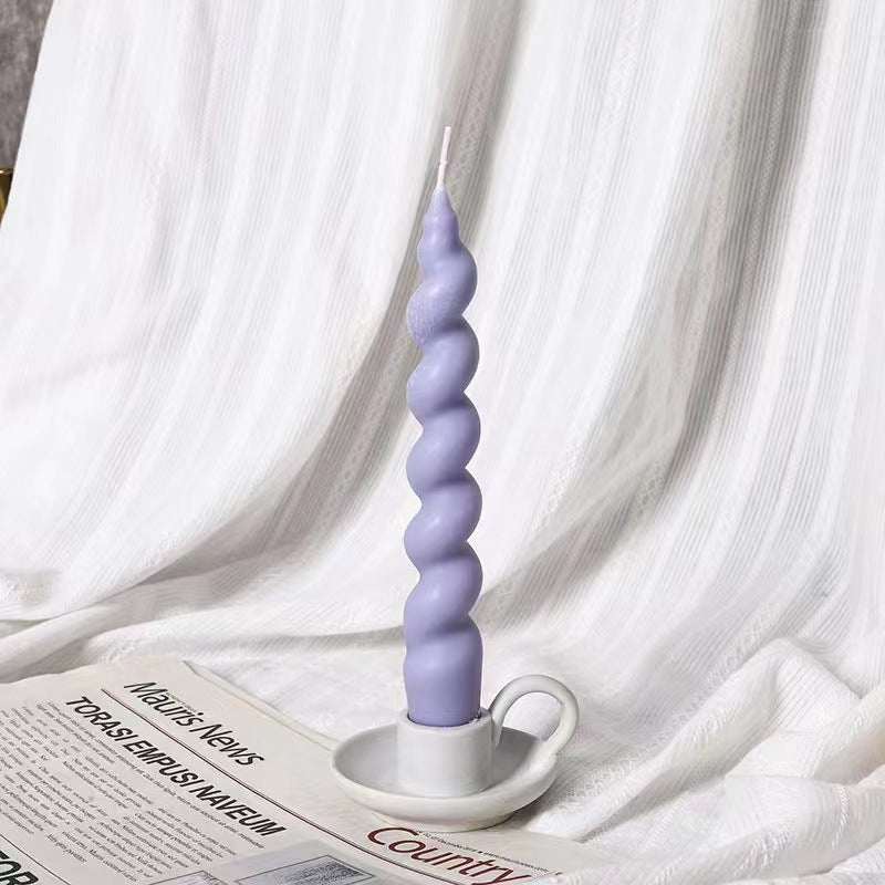 Handgegossene skulpturale Spiral-Taper-Kerze