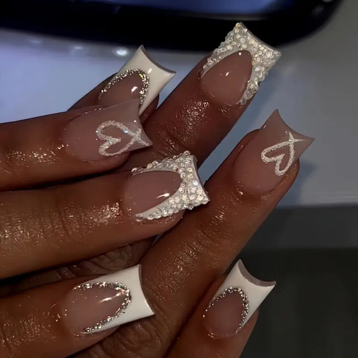 Aufwendige Strass Drück-Nagelverlängerungen Karnz