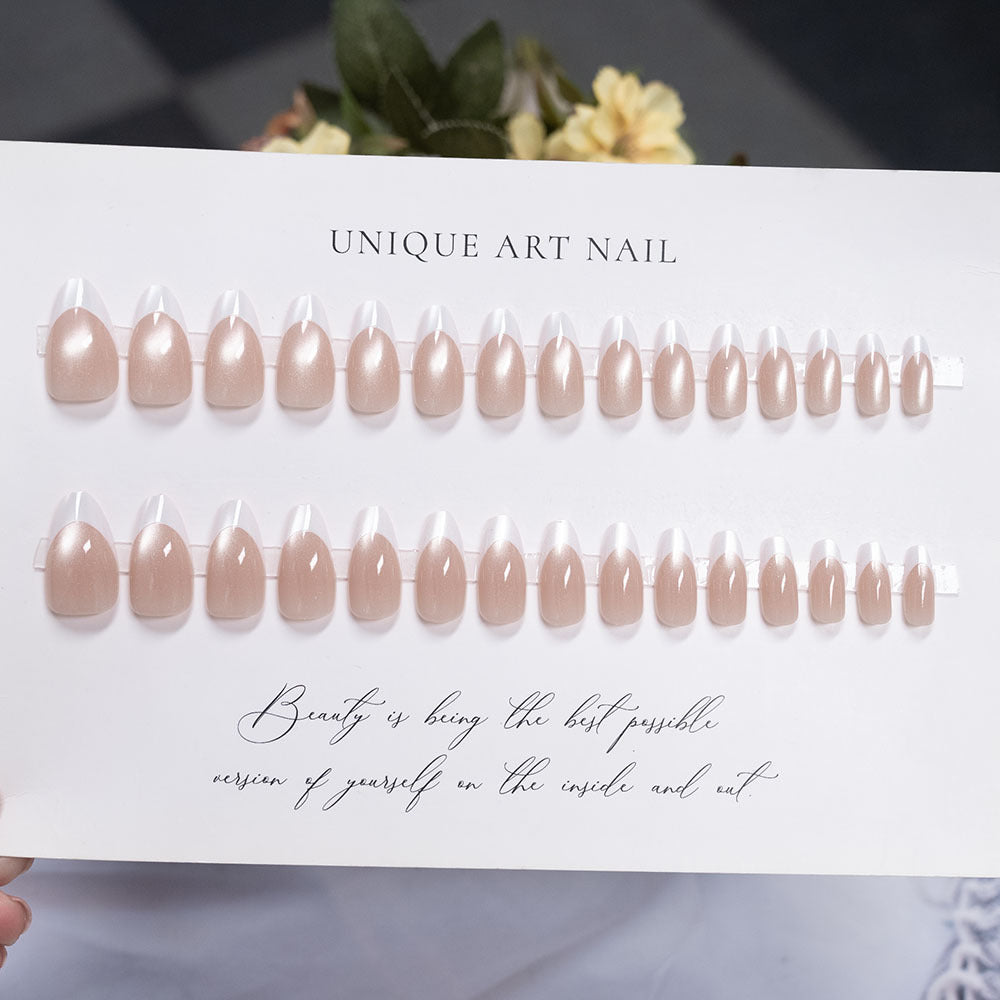 Vielseitiges Press-On-Nagelset mit einzigartigen Kunstdesigns