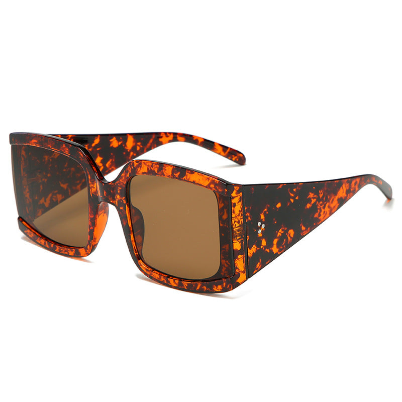 Damen oversized Sonnenbrille im modernen minimalistischen Stil Karnz