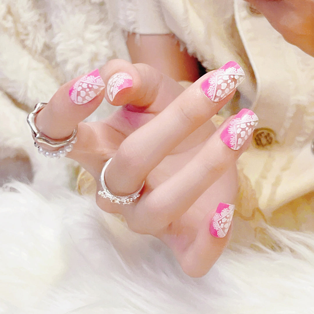 Dekorativer Herz Press-On Nagelset