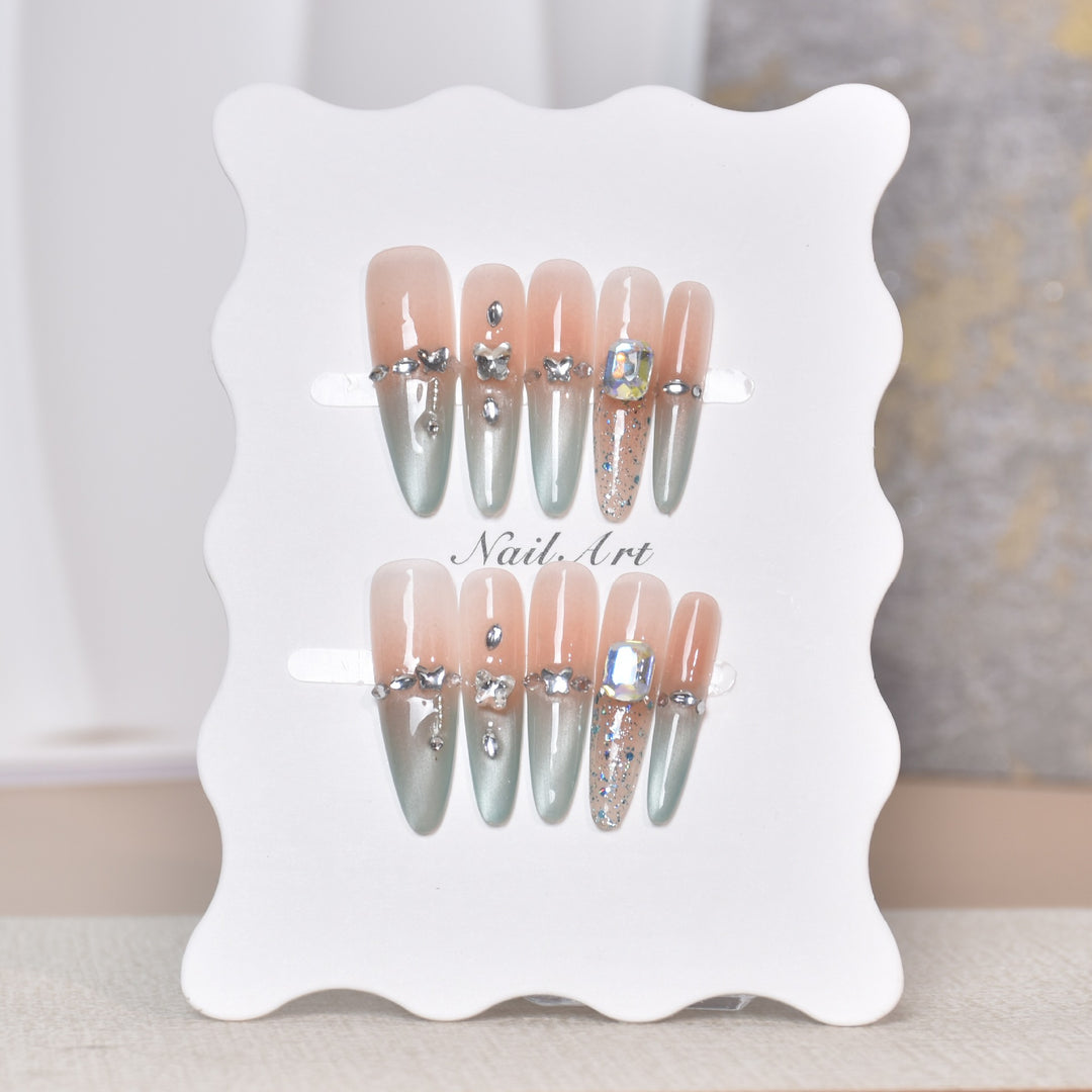 Künstlerisches, mit Strass verziertes Stiletto-Press-On-Nagelset Karnz