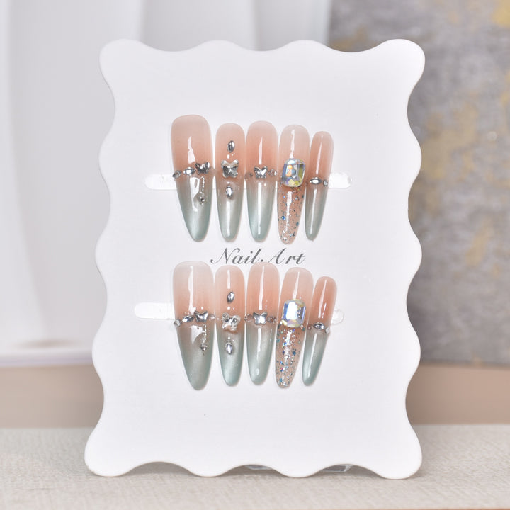 Künstlerisches, mit Strass verziertes Stiletto-Press-On-Nagelset Karnz