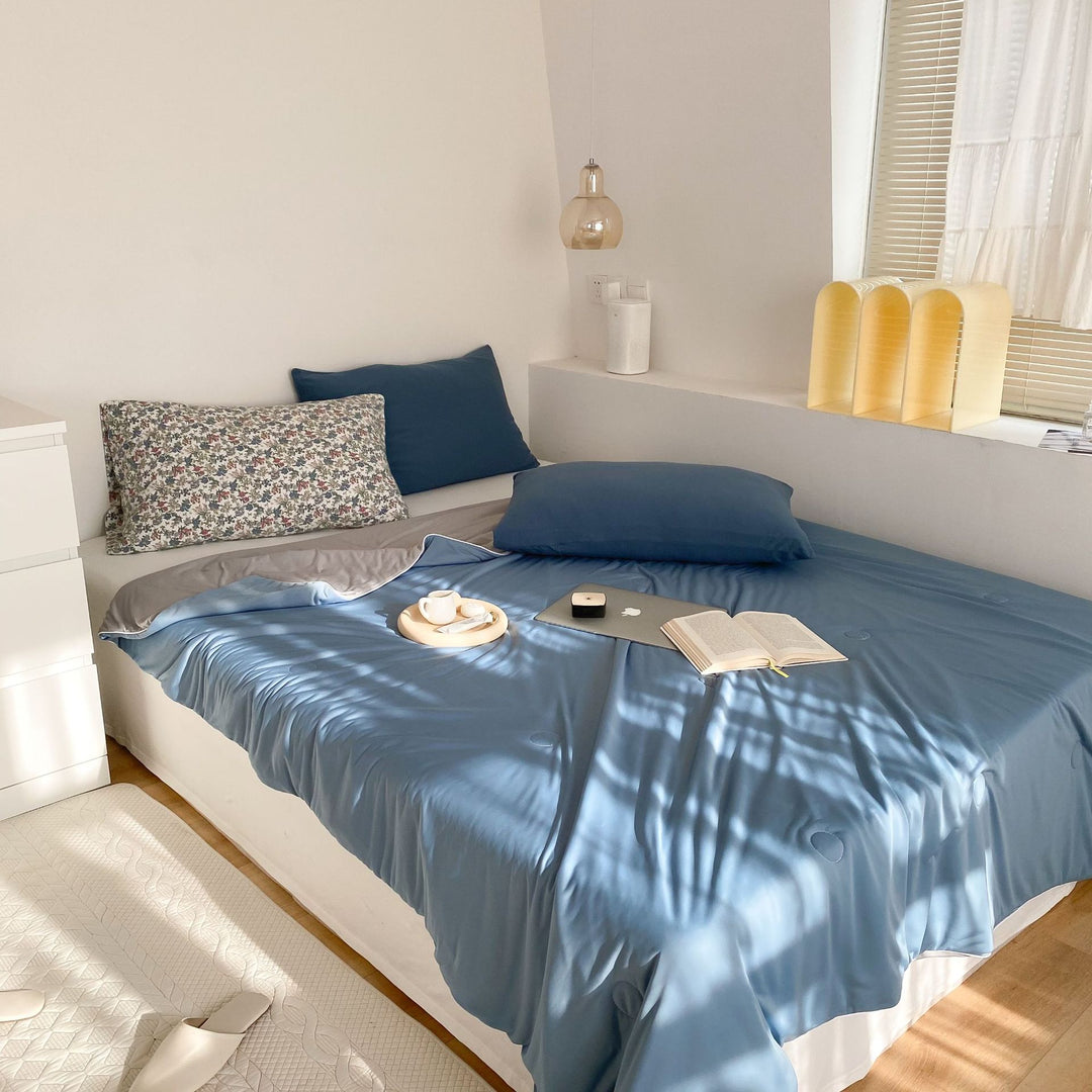 Leichte Wendbare Sommer-Steppdecke mit kühlender Mikrofaserfüllung Karnz