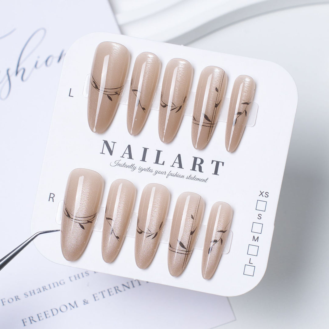 Kunstäußere Nägel Im Eleganten Design Karnz