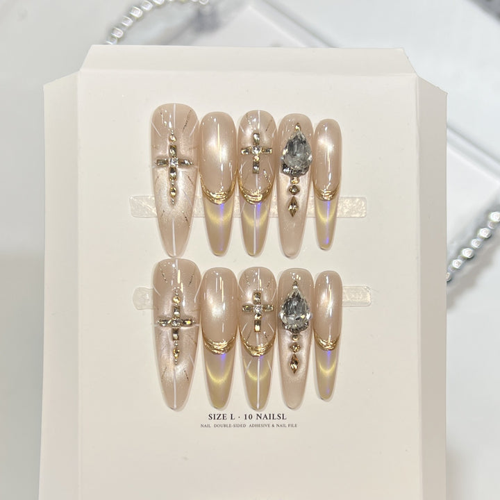 Elegante dekorative Nagelverzierungen