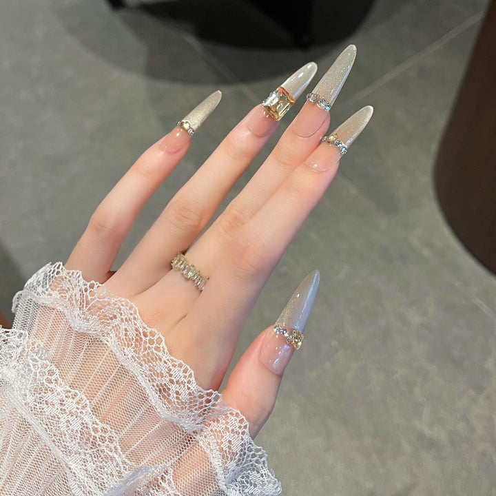 Luxus Strass-Akzent Press-On Nagelverlängerungen Karnz