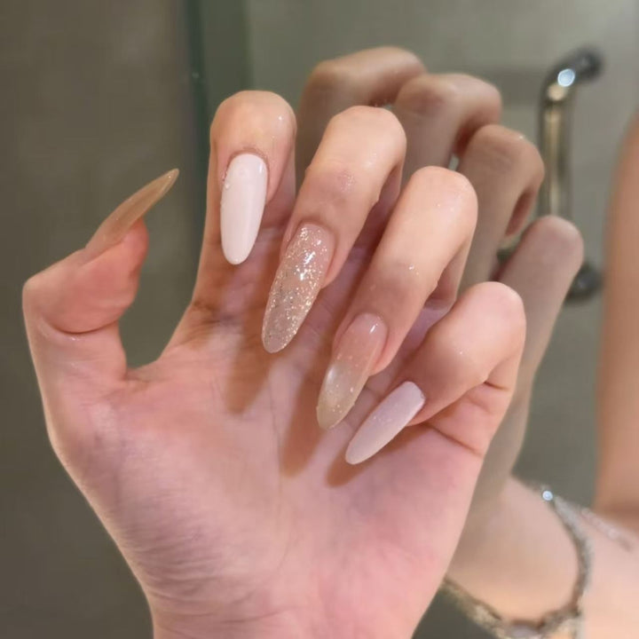 Elegantes Nagelkunst Set Karnz