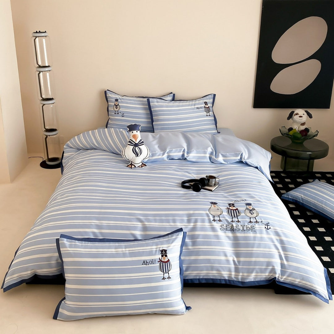 Maritimes Baumwollsatin-Bettwäscheset mit gestickten Möwenmotiven und feinem Streifenmuster
