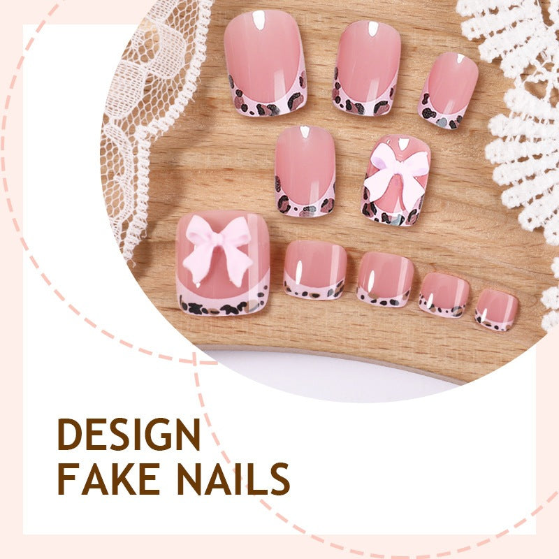 Kunstnagelset mit verspieltem Tiermotiv und elegantem Design Karnz