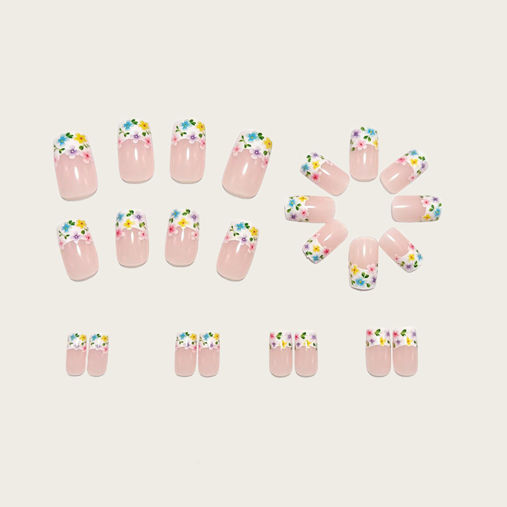 Kunstvolle Nagelverlängerung mit Bunten Blumenmotiven Karnz