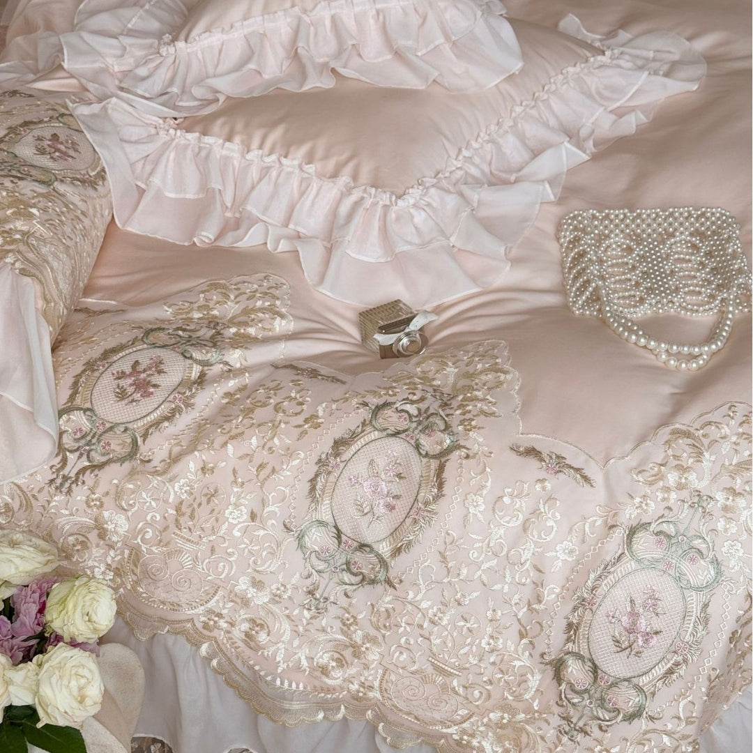 Luxuriöses Satin-Stickerei & durchsichtige Spitze Schichten Duvet Ensemble mit Rüscheneurobezügen