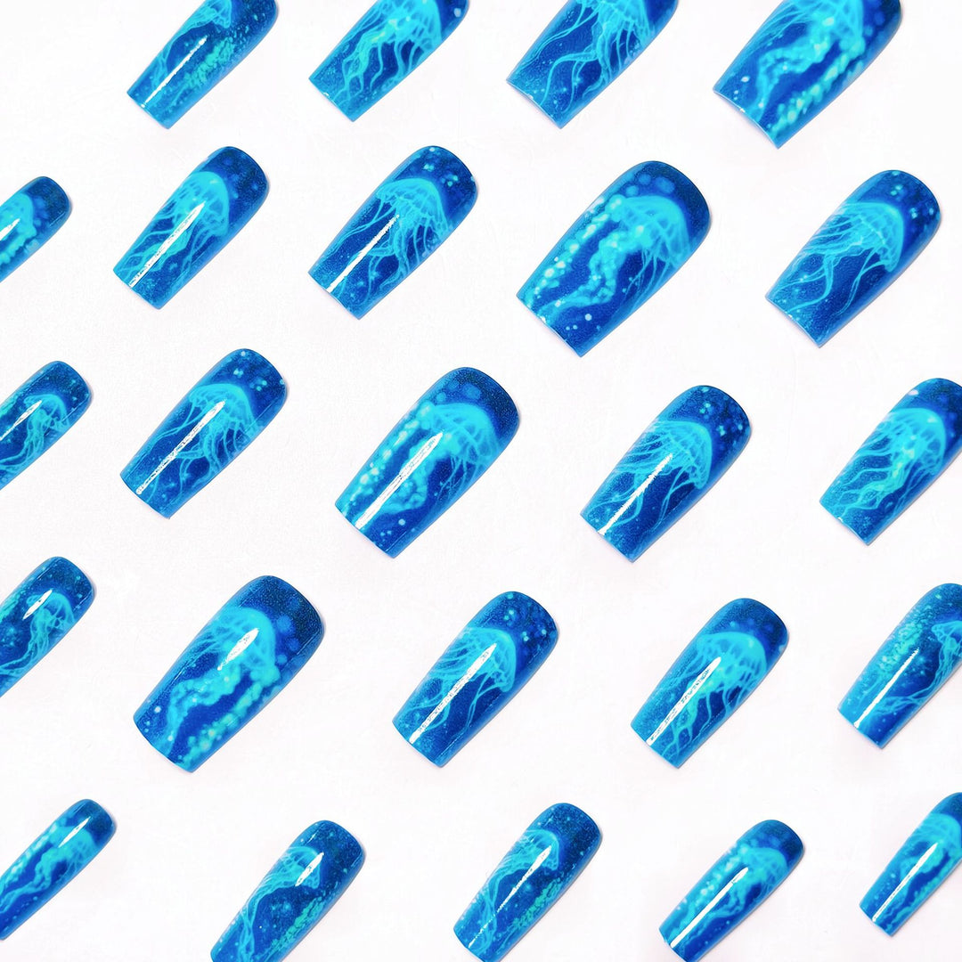 Glitzernde Kunstnägel mit Leuchtenden Qualle-Motiv Karnz