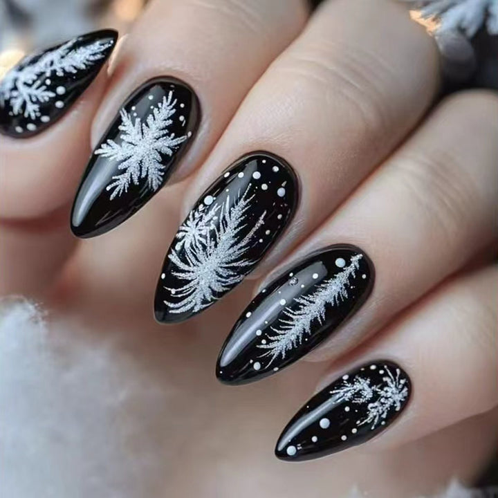 Elegante Kunstnägel mit Schneeflocken-Design Karnz