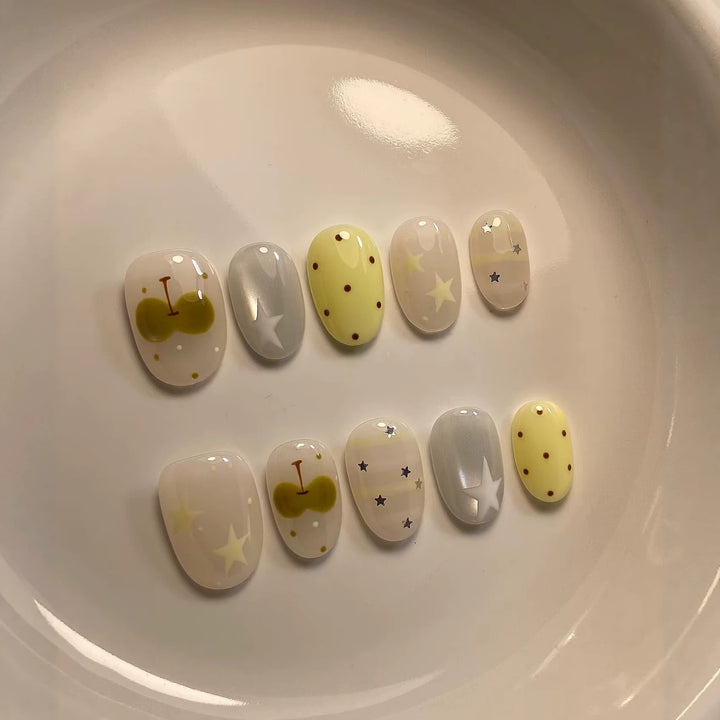 Künstlerisches dekoratives Press-on-Nagelset