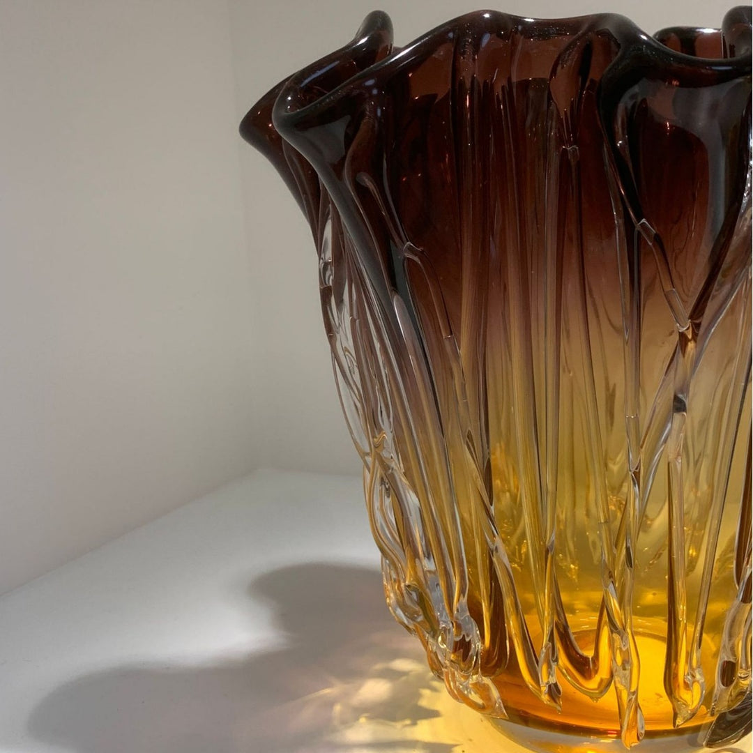Handgefertigtes Texturiertes Vase Set mit Rüschenrand aus Gradient-Glas Karnz