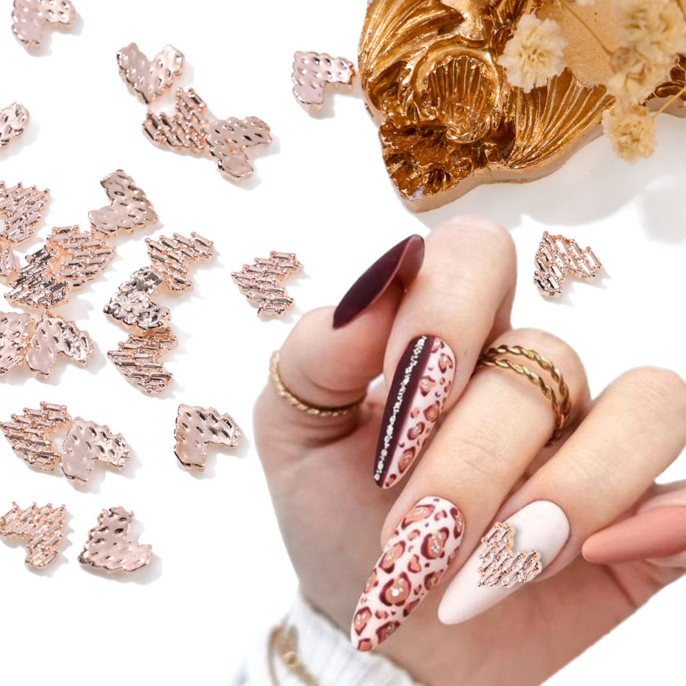 Herzförmige Nagelkunst Charms
