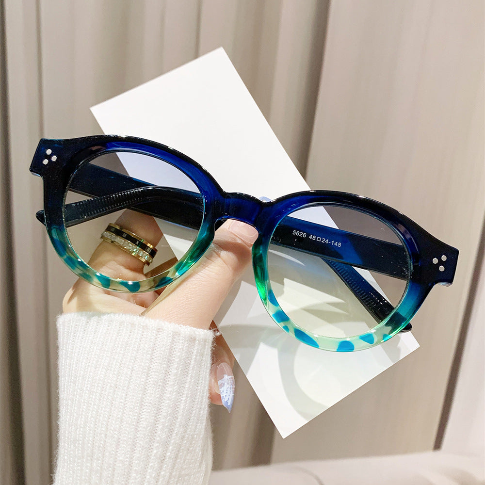Damen modische Sonnenbrille mit klarem und strukturiertem Rahmen Karnz