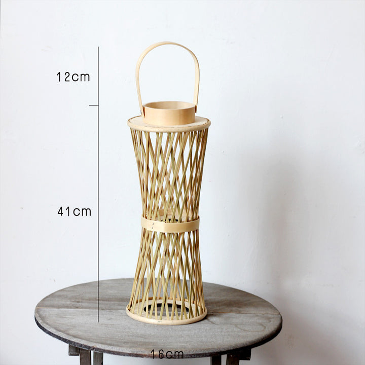 Elegante Lampenständer aus geflochtenem Material Karnz