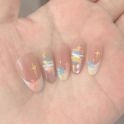 Künstlerisches Press-On-Nagelset mit floralem und glitzerndem Design Karnz