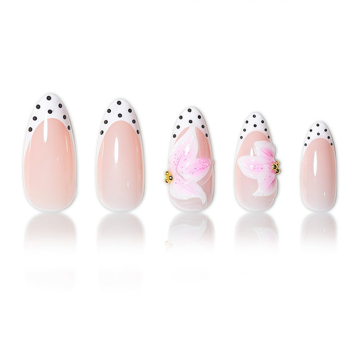 Elegantly gestaltete florale begleitete Stiletto-Nagelkunstverlängerungen Karnz