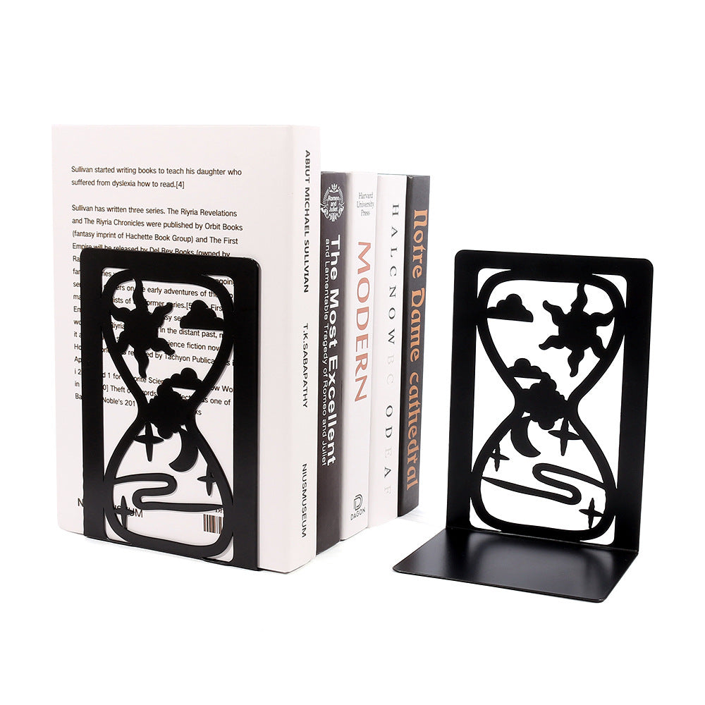 Künstlerische Buchstützen mit Reh-Motiv