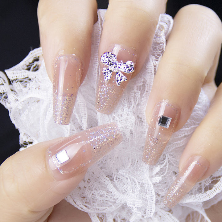 Kunstvolle Nagelverlängerungen mit Blumendesign Karnz