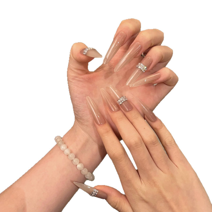 Stiletto Nagelkunst Tipps mit Strassakzenten Karnz
