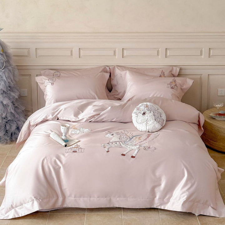 Fantasy Satin Bettbezug Set mit gestickten Pegasus und Schloss Motiven
