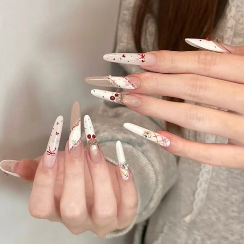 Künstlerische Acryl-Nagelverzierungen