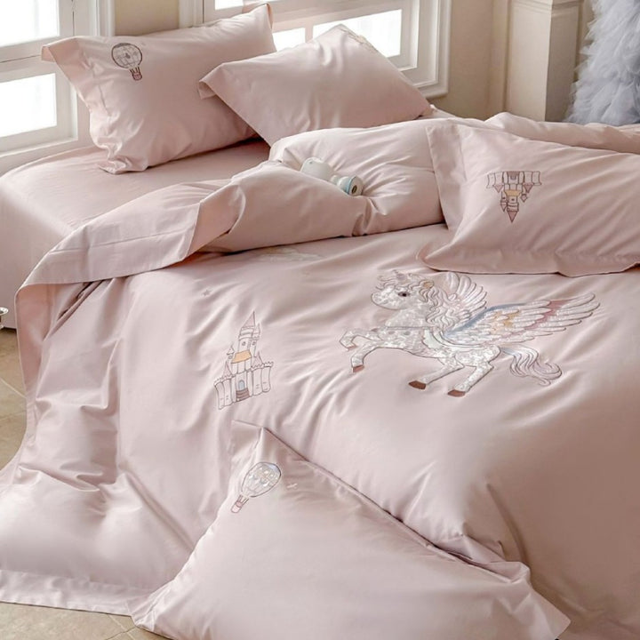 Fantasy Satin Bettbezug Set mit gestickten Pegasus und Schloss Motiven