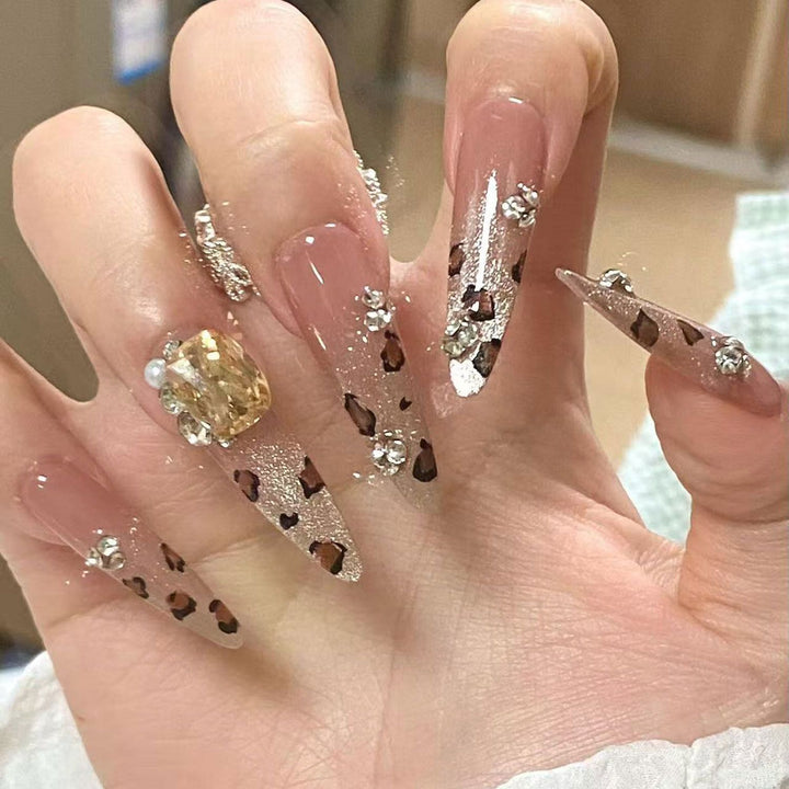Künstlerische Stiletto-Press-on-Nägel mit Glitter und Leoparden-Design Karnz