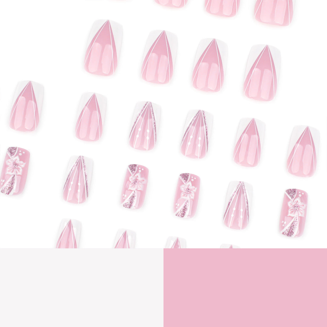 Kunstvolle Nailart mit floralem Design Karnz