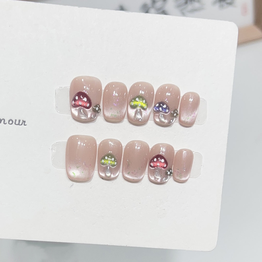 Künstlerisches Press-On Nagelset mit verspielten Pilzdesigns Karnz