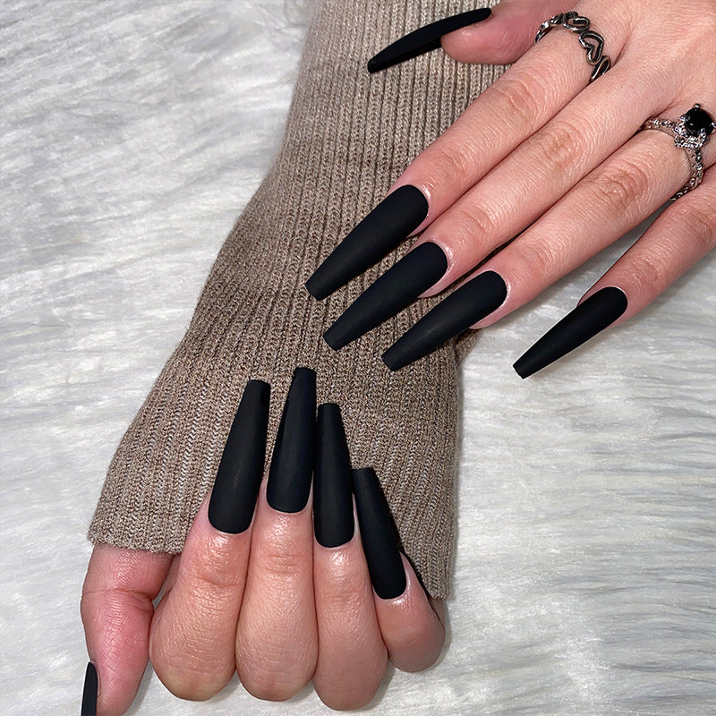 Künstliche Verlängerungen im trendigen Stiletto-Stil Karnz