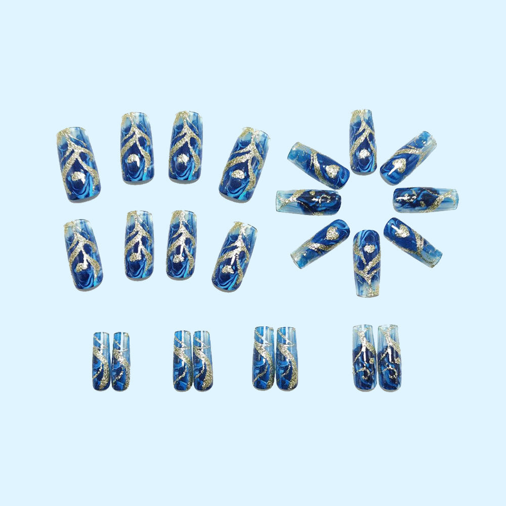 Kunstnagelset mit Floralen Motiven Karnz