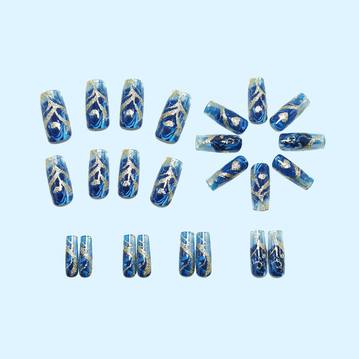 Kunstnagelset mit Floralen Motiven Karnz