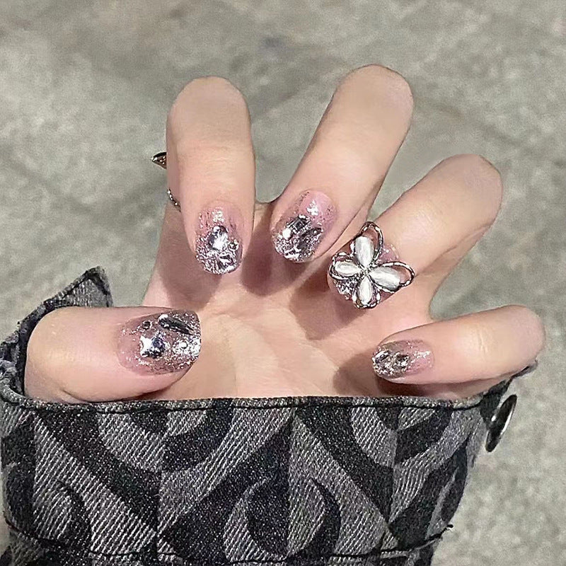 Dekoratives Press-On Nagelset mit Schmetterlingsakzenten Karnz