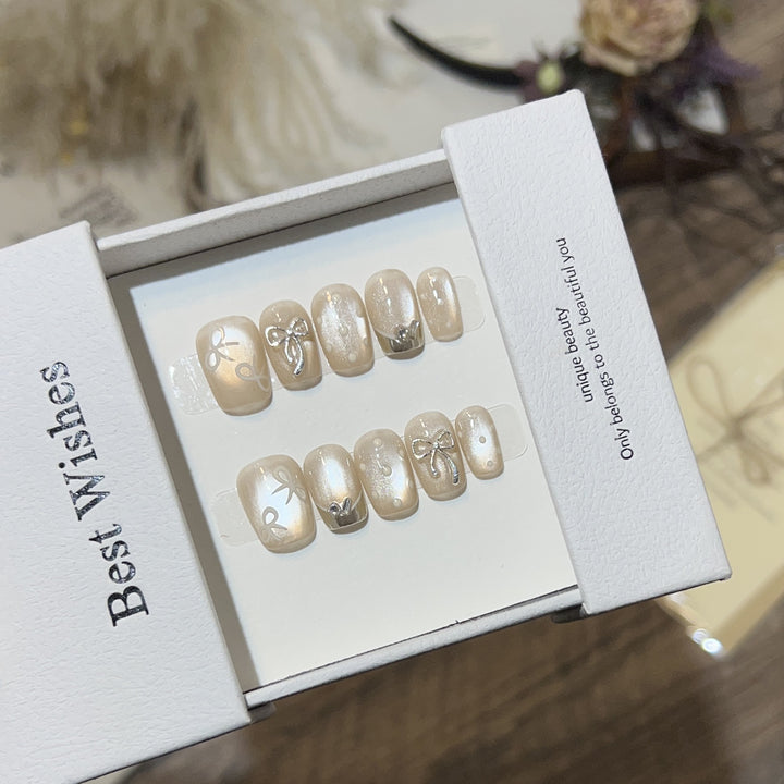 Elegantes mit Schleifen verziertes Press-On Nail Art Set Karnz