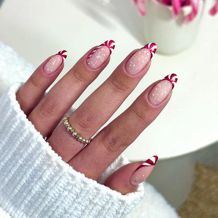 Festliche Nagelkunst mit Weihnachtsmotiven Karnz