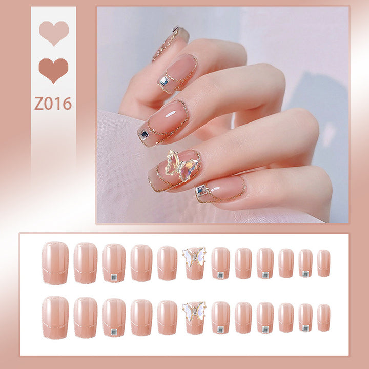 Kunstnagelset mit eleganten Glitzerverzierungen und schimmernden Akzenten Karnz