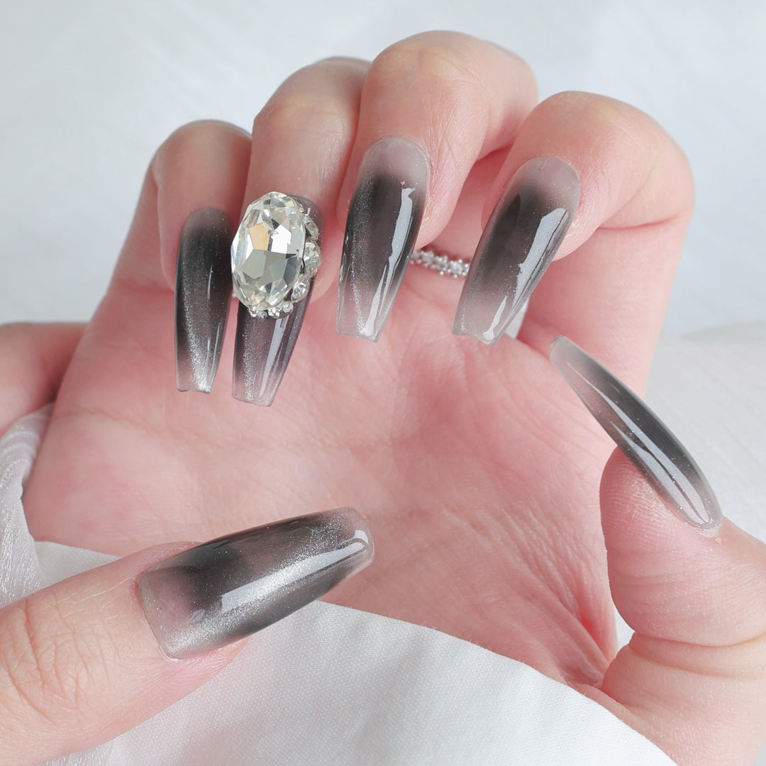 Elegantes Press-On-Nägel-Set mit Strass-Akzenten