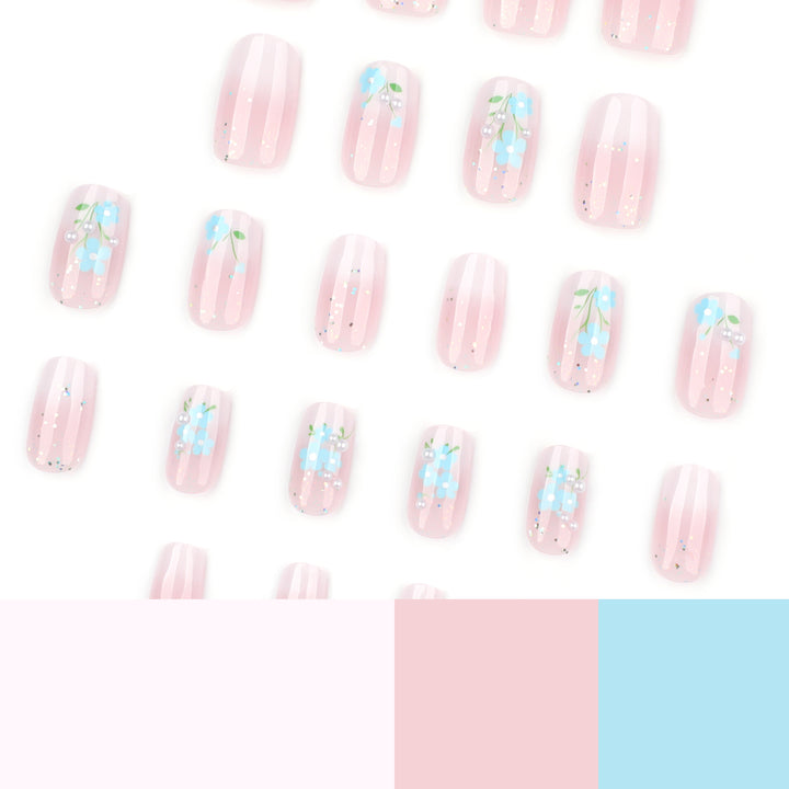 Kunstvolle Nagelverlängerungen mit blumigem Design Karnz