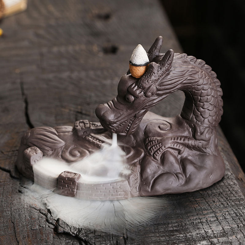 Künstlerischer von Drachen inspirierter Räucherstäbchenhalter