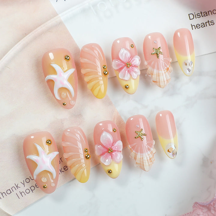 Kreatives Kunstnagelset mit maritimen Motiven und eleganten Verzierungen Karnz