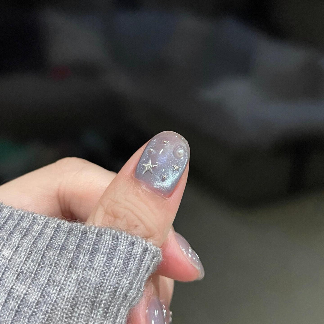 Kunstnägel mit Schimmerndem Sternen-Design Karnz